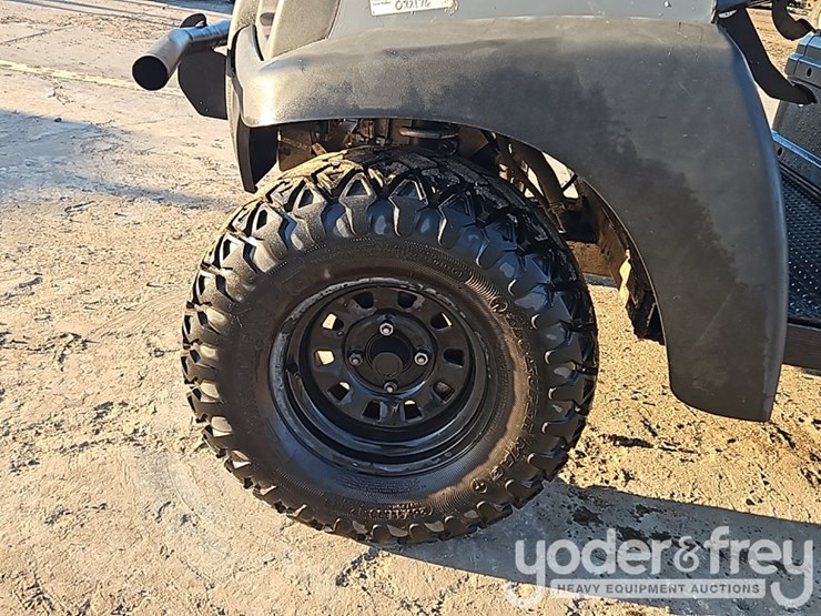 2019-club-car-carryall-1700-image-21