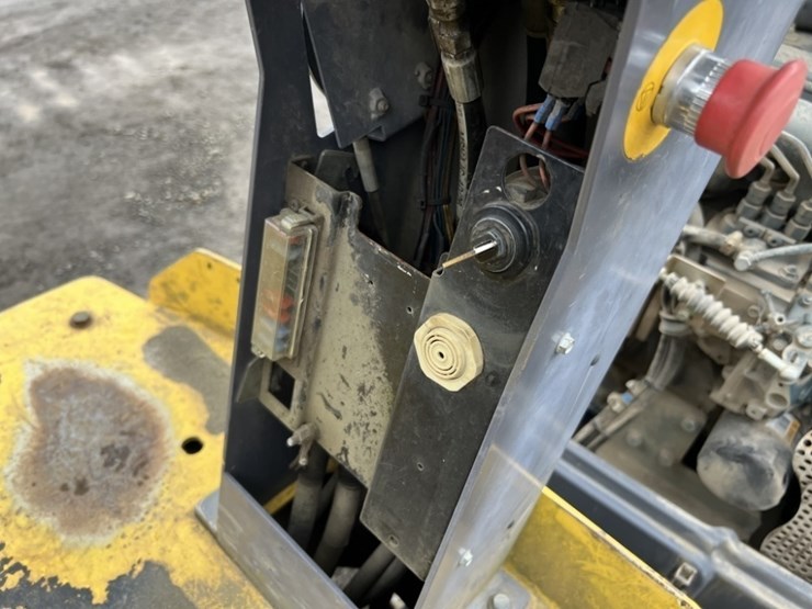 2015-dynapac-cc1200-image-17