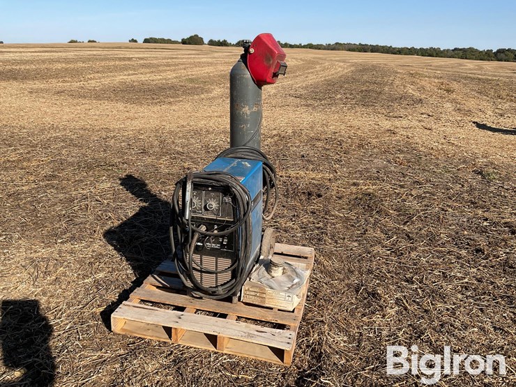 miller-millermatic-250-mig-welder-image-1