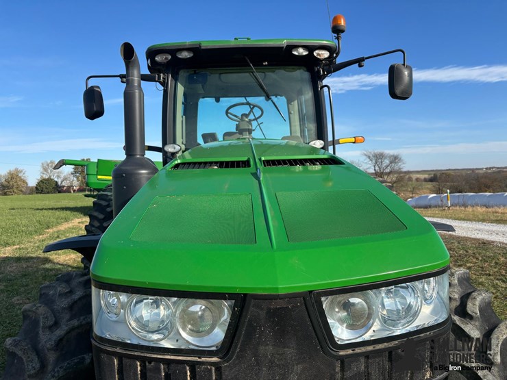 2011-john-deere-8235r-image-9