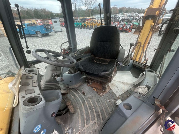 new-holland-575e-image-40