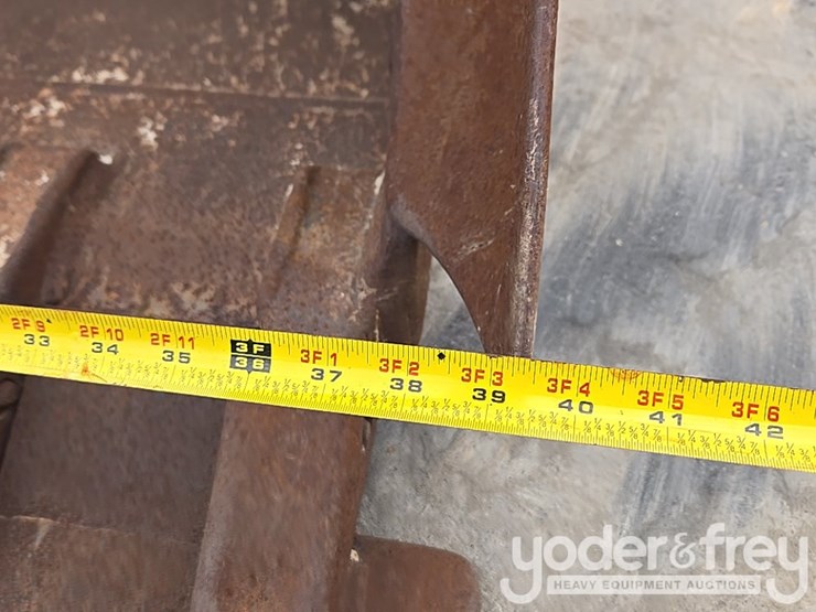 2016-caterpillar-312fgc-image-13