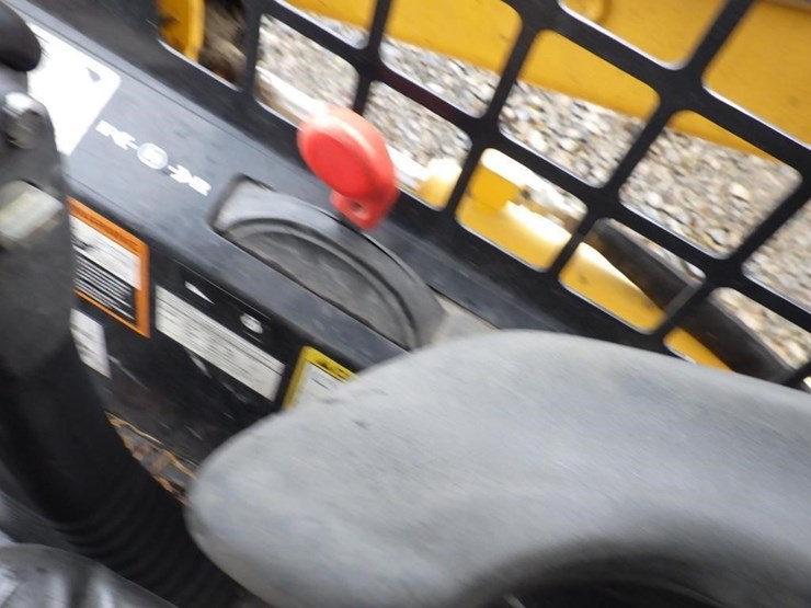 2011-deere-315-image-26