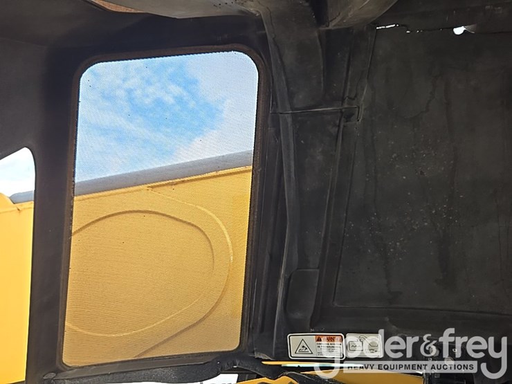 2019-caterpillar-tl1255d-image-89