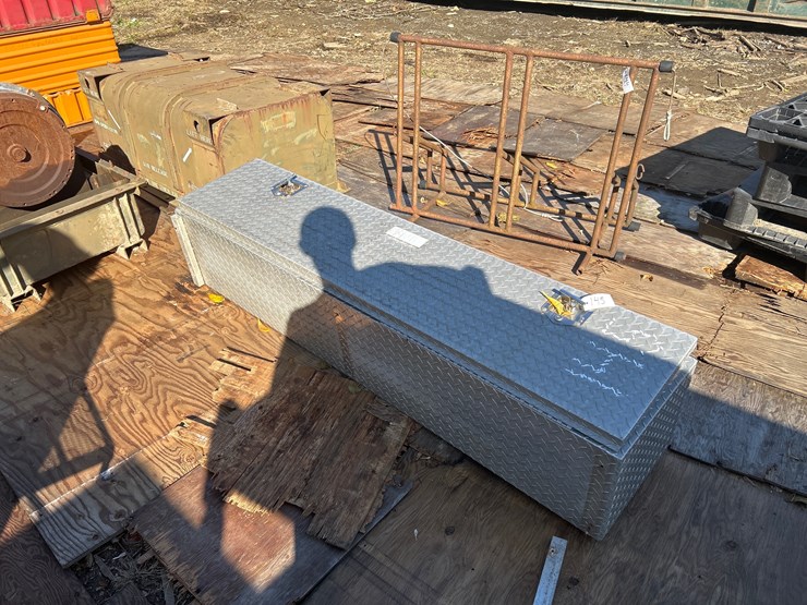 #145-•-aluminum-diamond-plate-truck-tool-box-image-2