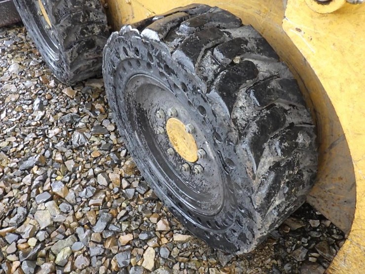 2011-deere-315-image-10