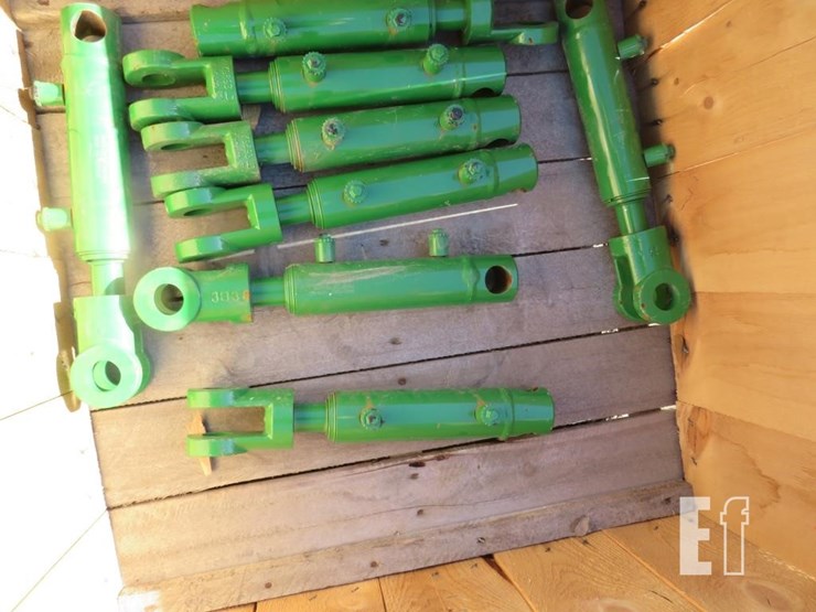 john-deere-8-image-3