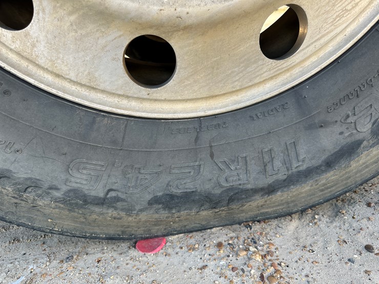 #33701-•-2011-mack-cxu-sleeper-truck-tractor-1m1aw09y4bm013132-image-9