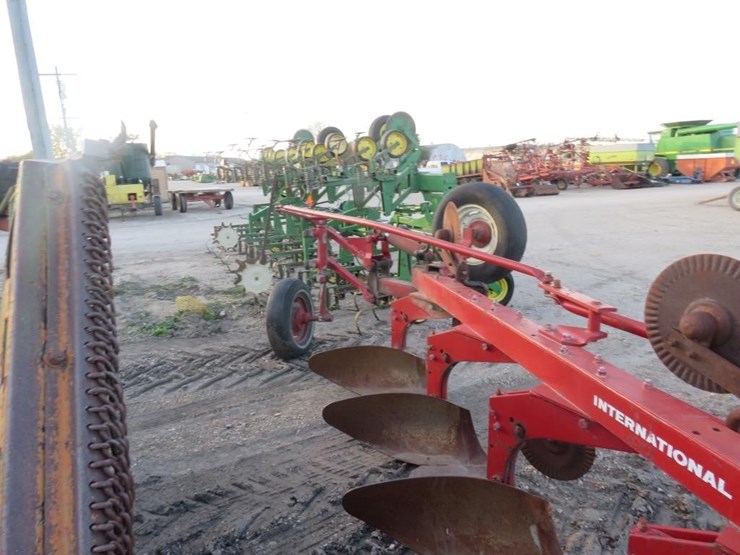 international-710-image-6