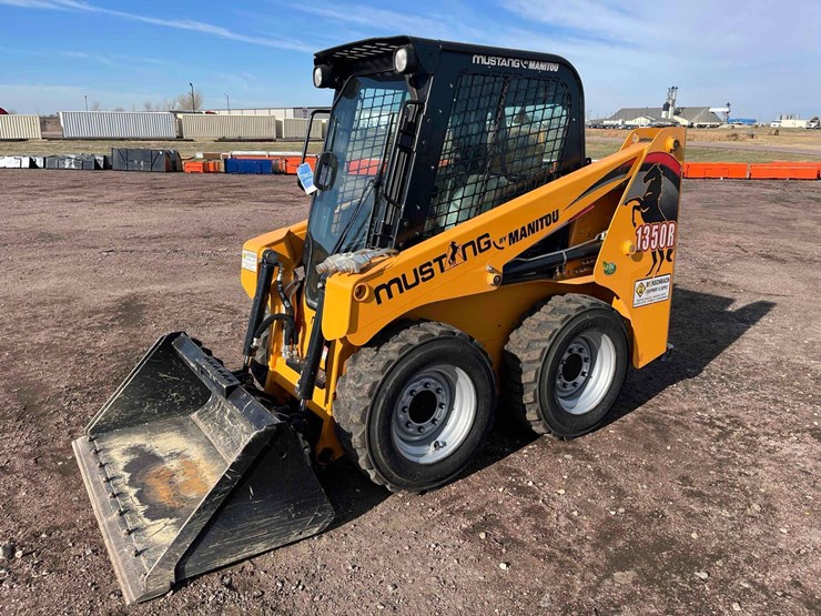 2019-mustang-1350r-image-1