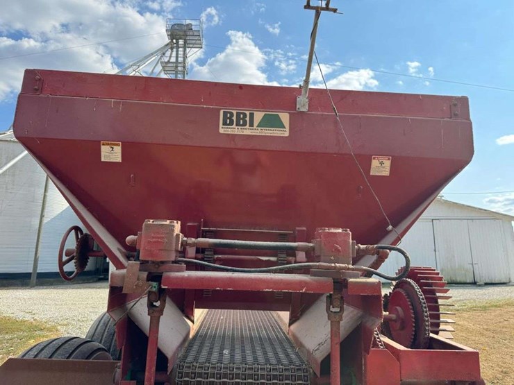 bbi-fertilizer-spreader-image-11