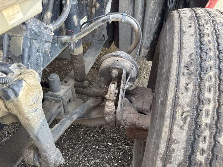 2013-freightliner-cascadia-125-image-22