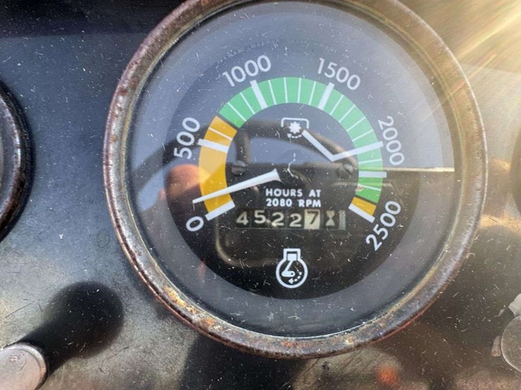 1977-massey-ferguson-1135-image-15