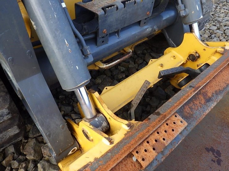 2018-deere-333g-image-21