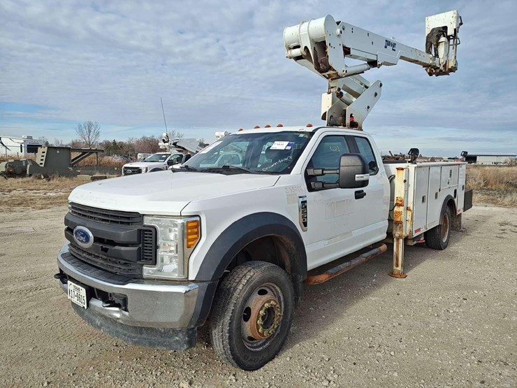 2017-ford-f550-image-1