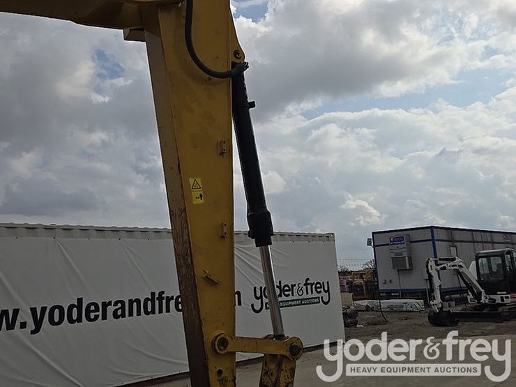 2016-caterpillar-312fgc-image-46