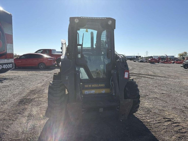 2012-new-holland-l225-image-6