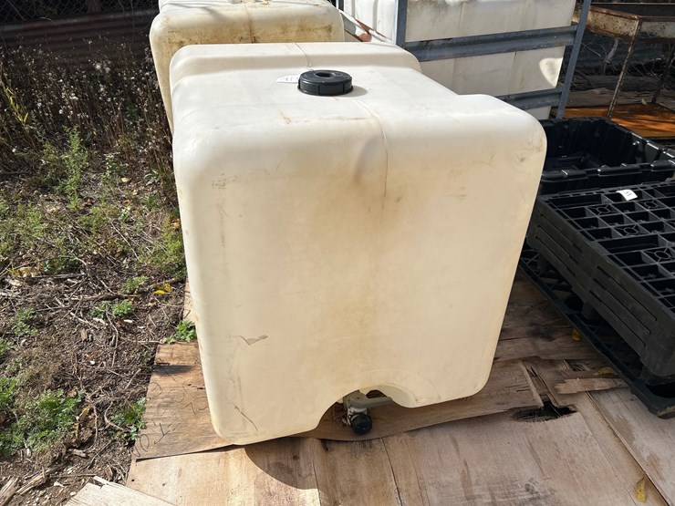 #130-•-250-gallon-plastic-tank-image-1