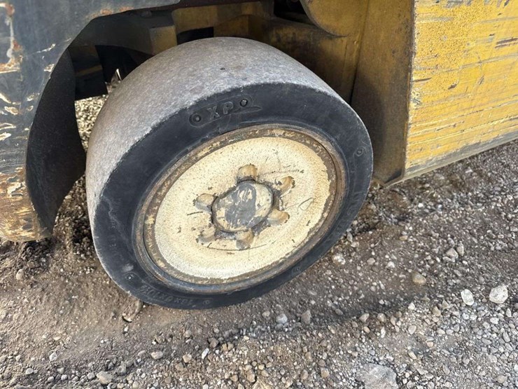 yale-propane-fork-truck-image-13