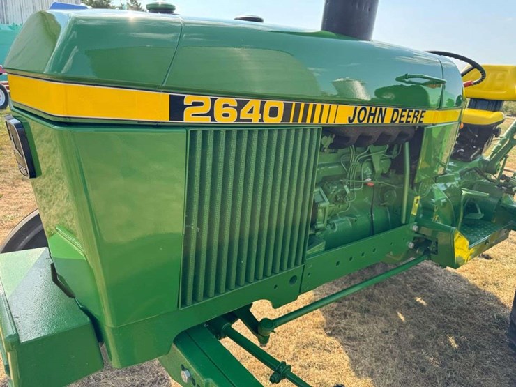 john-deere-2640-image-12