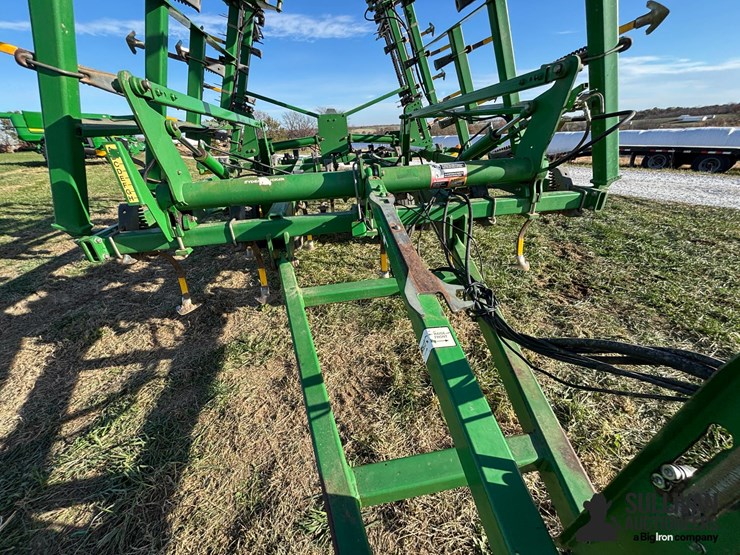 2005-john-deere-2210-image-13