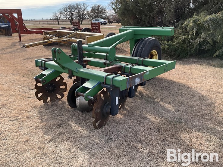 blu-jet-pivot-track-closer-image-1