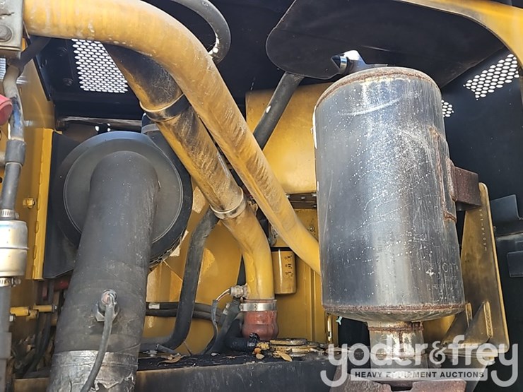 2012-caterpillar-120m-image-22