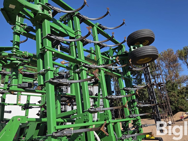 2014-john-deere-2210-image-15