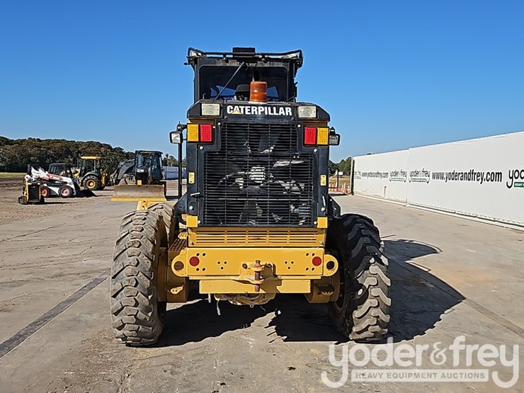 2012-caterpillar-120m-image-19