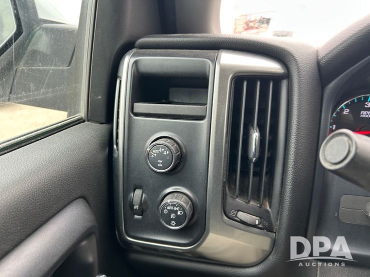 2018-chevrolet-silverado-4-door-pickup-(cp1307,-unit-12086)-image-29
