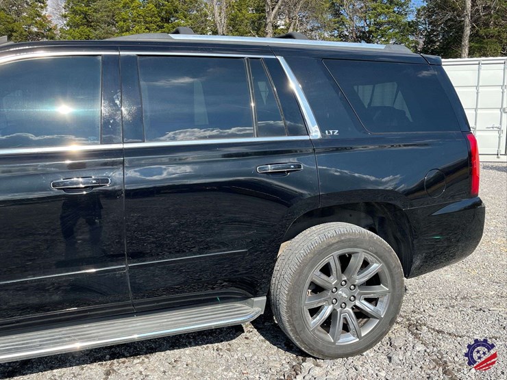 2015-chevrolet-tahoe-ltz-image-16