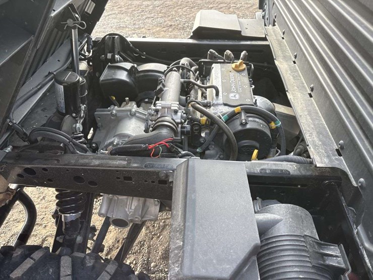 john-deere-gator-image-15