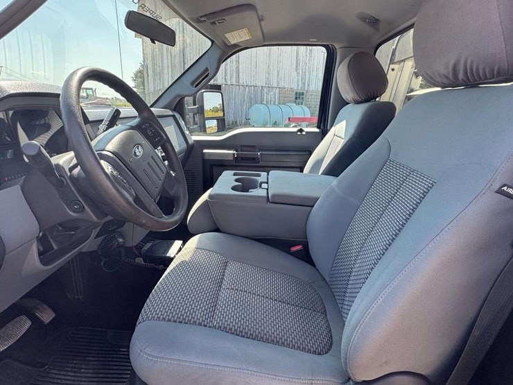 2015-ford-f350-xlt-image-14