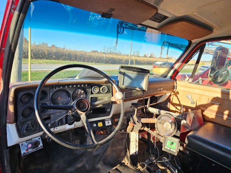 1985-chevrolet-custom-deluxe-image-9