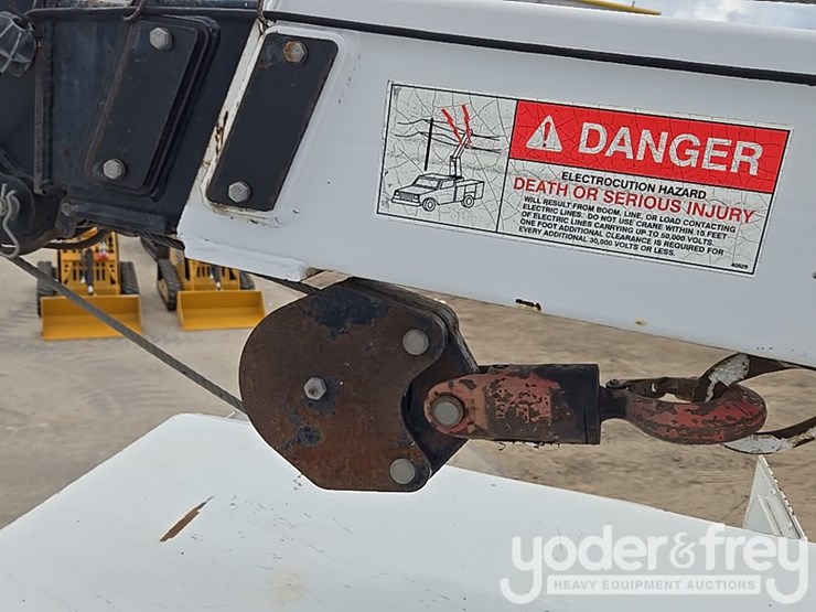 2014-dodge-service-truck-image-16