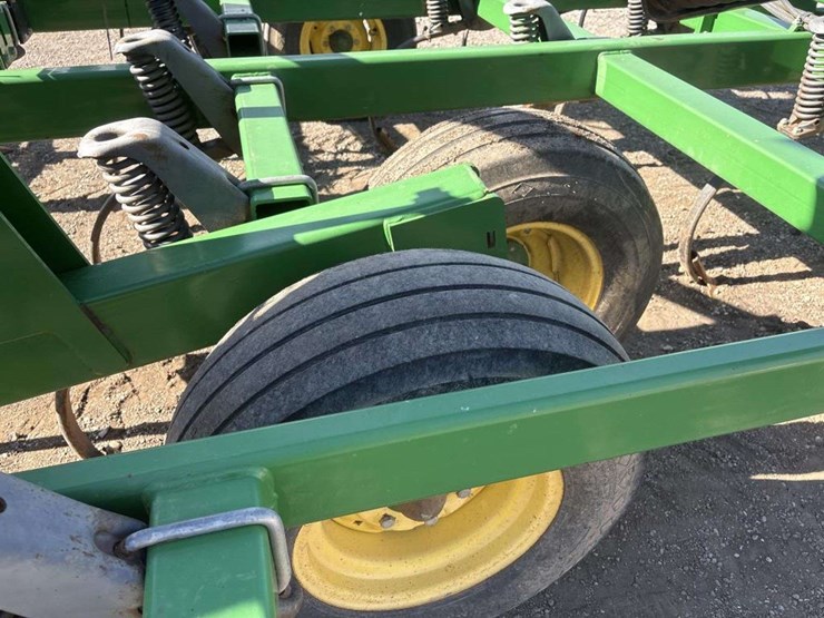 john-deere-2210l-image-35