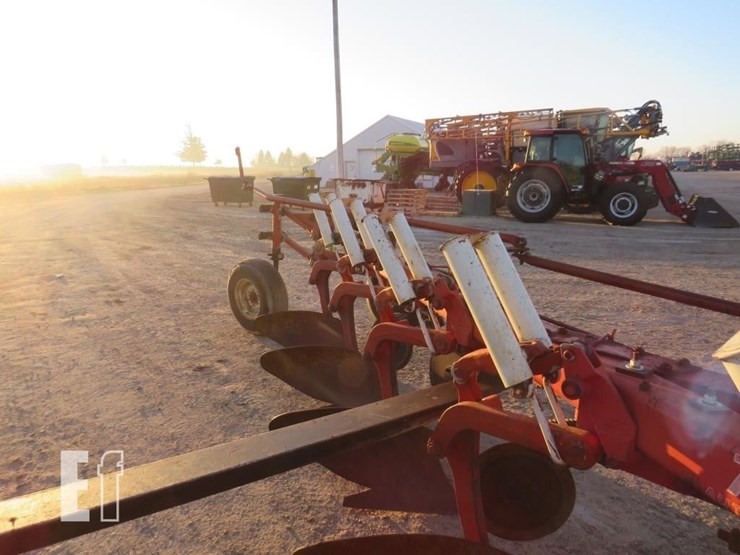 international-720-image-10