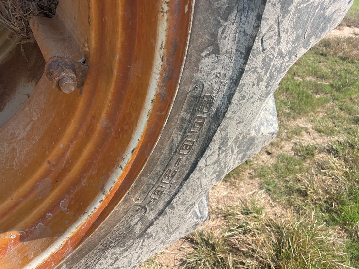 1991-versatile-876-image-11