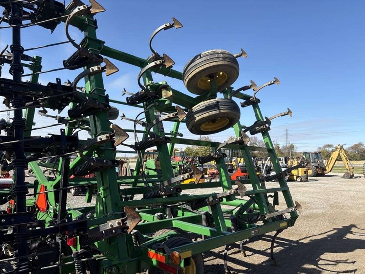 john-deere-2210l-image-33