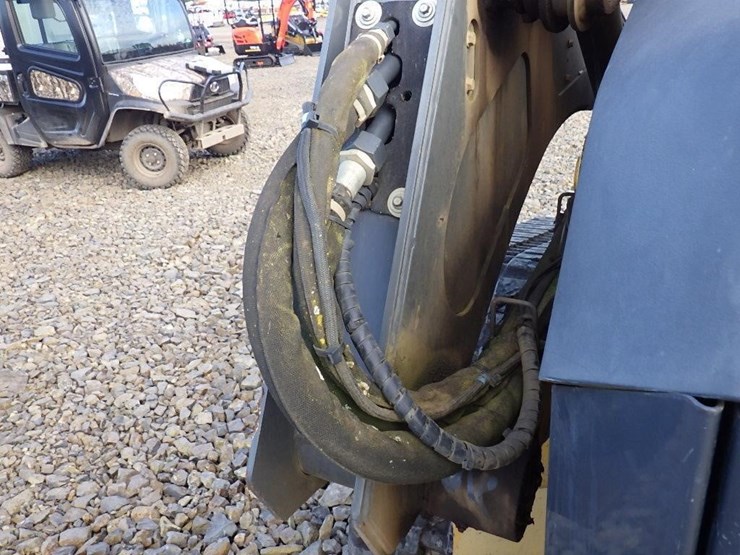 2018-deere-333g-image-11