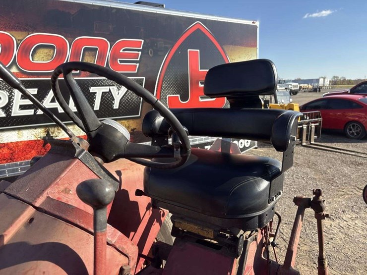 farmall-706-tractor-image-15