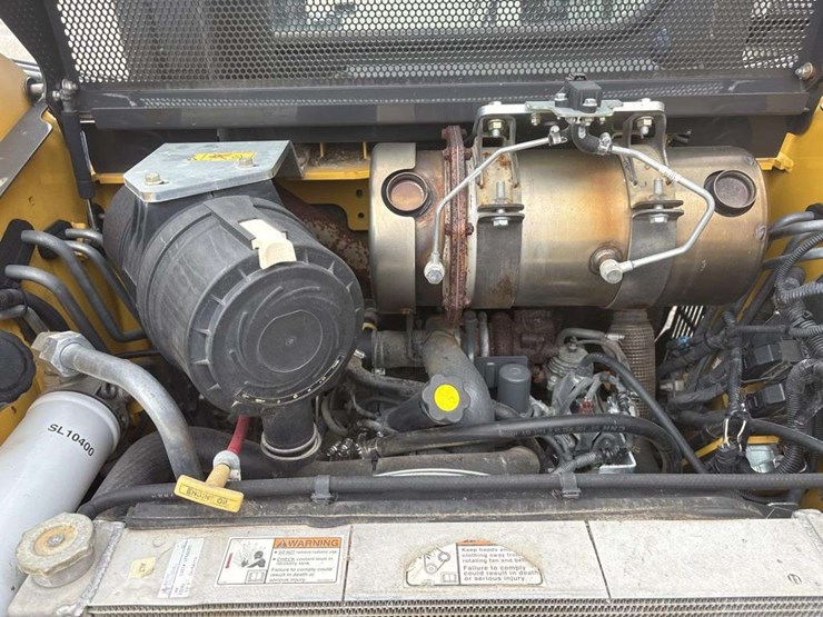 new-holland-l216-image-30