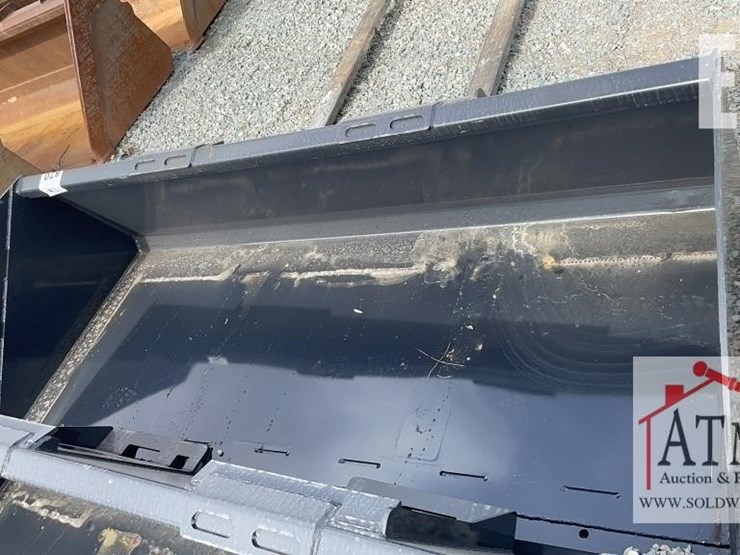 new-wolverine-84"-track-duty-bucket-image-1