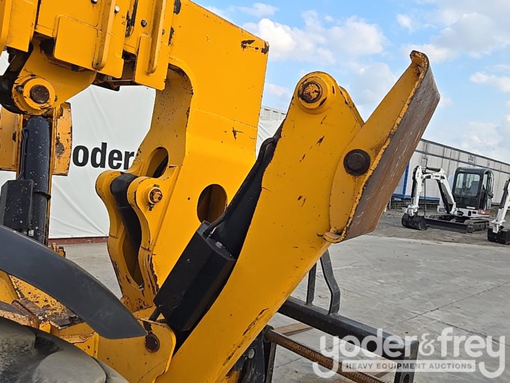 2017-jcb-512-56-image-47