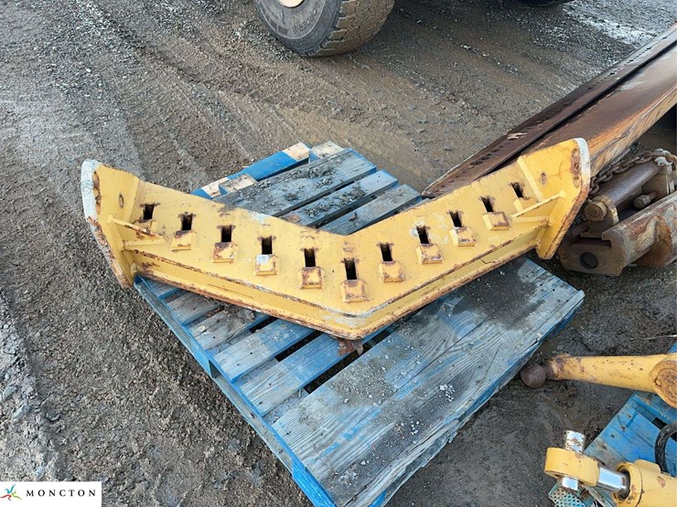 2011-caterpillar-140m-image-30