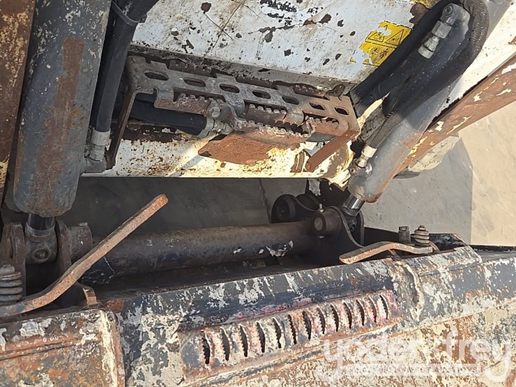 2021-bobcat-t595-image-12