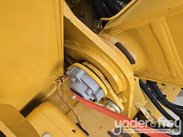 2016-caterpillar-312fgc-image-60