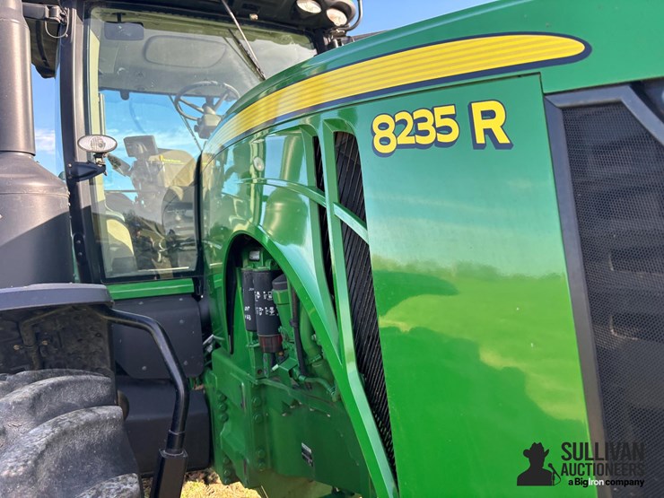 2011-john-deere-8235r-image-11