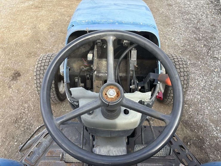 new-holland-tractor-image-32