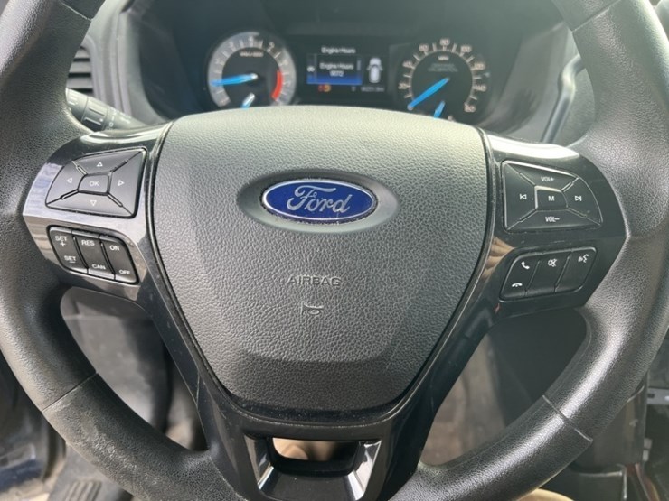 2017-ford-explorer-image-31